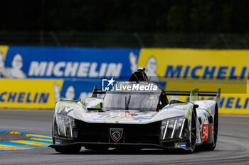 2024-06-12 - 94 VANDOORNE Stoffel (bel), DUVAL Loïc (fra), DI RESTA Paul (gbr), Peugeot TotalEnergies, Peugeot 9x8 #94, Hypercar, FIA WEC, action during the 2024 24 Hours of Le Mans, 4th round of the 2024 FIA World Endurance Championship, on the Circuit des 24 Heures du Mans, on June 12, 2024 in Le Mans, France - 24 HEURES DU MANS 2024 - WEDNESDAY - ENDURANCE - MOTORS