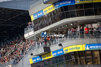 2024-06-12 - foule, crowd, tribune, grandstands, during the 2024 24 Hours of Le Mans, 4th round of the 2024 FIA World Endurance Championship, on the Circuit des 24 Heures du Mans, on June 12, 2024 in Le Mans, France - 24 HEURES DU MANS 2024 - WEDNESDAY - ENDURANCE - MOTORS