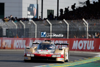 2024-06-12 - 38 RASMUSSEN Oliver (dnk), HANSON Philip (gbr), BUTTON Jenson (gbr), Hertz Team Jota, Porsche 963 #38, Hypercar, FIA WEC, action during the 2024 24 Hours of Le Mans, 4th round of the 2024 FIA World Endurance Championship, on the Circuit des 24 Heures du Mans, on June 12, 2024 in Le Mans, France - 24 HEURES DU MANS 2024 - WEDNESDAY - ENDURANCE - MOTORS