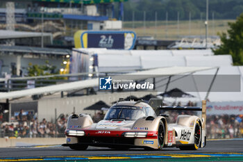 2024-06-12 - 12 STEVENS Will (gbr), ILOTT Callum (gbr), NATO Norman (fra), Hertz Team Jota, Porsche 963 #12, Hypercar, FIA WEC, action during the 2024 24 Hours of Le Mans, 4th round of the 2024 FIA World Endurance Championship, on the Circuit des 24 Heures du Mans, on June 12, 2024 in Le Mans, France - 24 HEURES DU MANS 2024 - WEDNESDAY - ENDURANCE - MOTORS