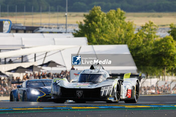 2024-06-12 - 94 VANDOORNE Stoffel (bel), DUVAL Loïc (fra), DI RESTA Paul (gbr), Peugeot TotalEnergies, Peugeot 9x8 #94, Hypercar, FIA WEC, action during the 2024 24 Hours of Le Mans, 4th round of the 2024 FIA World Endurance Championship, on the Circuit des 24 Heures du Mans, on June 12, 2024 in Le Mans, France - 24 HEURES DU MANS 2024 - WEDNESDAY - ENDURANCE - MOTORS