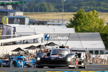 2024-06-12 - 08 BUEMI Sébastien (swi), HARTLEY Brendon (nzl), HIRAKAWA Ryo (jpn), Toyota Gazoo Racing, Toyota GR010 - Hybrid #08, Hypercar, FIA WEC, action during the 2024 24 Hours of Le Mans, 4th round of the 2024 FIA World Endurance Championship, on the Circuit des 24 Heures du Mans, on June 12, 2024 in Le Mans, France - 24 HEURES DU MANS 2024 - WEDNESDAY - ENDURANCE - MOTORS