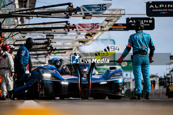 2024-06-12 - 36 VAXIVIERE Matthieu (fra), SCHUMACHER Mick (ger), LAPIERRE Nicolas (fra), Alpine Endurance Team, Alpine A424 #36, Hypercar, FIA WEC, pitlane, during the 2024 24 Hours of Le Mans, 4th round of the 2024 FIA World Endurance Championship, on the Circuit des 24 Heures du Mans, on June 12, 2024 in Le Mans, France - 24 HEURES DU MANS 2024 - WEDNESDAY - ENDURANCE - MOTORS