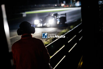 2024-06-12 - commissaire, marshall during the 2024 24 Hours of Le Mans, 4th round of the 2024 FIA World Endurance Championship, on the Circuit des 24 Heures du Mans, on June 12, 2024 in Le Mans, France - 24 HEURES DU MANS 2024 - WEDNESDAY - ENDURANCE - MOTORS