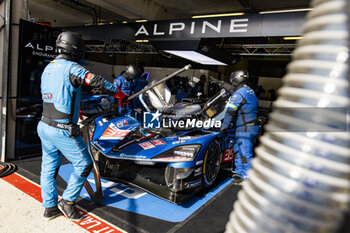 2024-06-12 - 35 MILESI Charles (fra), HABSBURG-Lothringen Ferdinand (aut), CHATIN Paul-Loup (fra), Alpine Endurance Team #35, Alpine A424, Hypercar, FIA WEC, ambiance during the Wednesday Qualifying session of the 2024 24 Hours of Le Mans, 4th round of the 2024 FIA World Endurance Championship, on the Circuit des 24 Heures du Mans, on June 12, 2024 in Le Mans, France - 24 HEURES DU MANS 2024 - WEDNESDAY - QUALIFYING - ENDURANCE - MOTORS