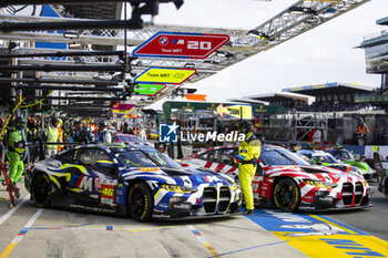 2024-06-12 - 46 MARTIN Maxime (bel), ROSSI Valentino (ita), AL HARTHY Ahmad (omn), Team WRT, BMW M4 GT3 #46, LM GT3 #44, FIA WEC, 31 FARFUS Augusto (bra), GELAEL Sean (ind), LEUNG Darren (gbr), Team WRT, BMW M4 GT3 #31, LM GT3, FIA WEC, ambiance during the Wednesday Qualifying session of the 2024 24 Hours of Le Mans, 4th round of the 2024 FIA World Endurance Championship, on the Circuit des 24 Heures du Mans, on June 12, 2024 in Le Mans, France - 24 HEURES DU MANS 2024 - WEDNESDAY - QUALIFYING - ENDURANCE - MOTORS