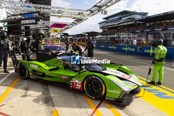 2024-06-12 - 19 GROSJEAN Romain (fra), CALDARELLI Andrea (ita), CAIROLI Matteo (ita), Lamborghini Iron Lynx, Lamborghini SC63 #19, Hypercar, ambiance during the Wednesday Qualifying session of the 2024 24 Hours of Le Mans, 4th round of the 2024 FIA World Endurance Championship, on the Circuit des 24 Heures du Mans, on June 12, 2024 in Le Mans, France - 24 HEURES DU MANS 2024 - WEDNESDAY - QUALIFYING - ENDURANCE - MOTORS