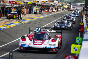 2024-06-12 - 05 CAMPBELL Matt (aus), CHRISTENSEN Michael (dnk), MAKOWIECKI Frédéric (fra), Porsche Penske Motorsport, Porsche 963 #05, Hypercar, FIA WEC, action during the Wednesday Qualifying session of the 2024 24 Hours of Le Mans, 4th round of the 2024 FIA World Endurance Championship, on the Circuit des 24 Heures du Mans, on June 12, 2024 in Le Mans, France - 24 HEURES DU MANS 2024 - WEDNESDAY - QUALIFYING - ENDURANCE - MOTORS