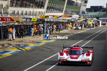 2024-06-12 - 04 JAMINET Mathieu (fra), NASR Felipe (bra), TANDY Nick (gbr), Porsche Penske Motorsport, Porsche 963 #04, Hypercar, action during the Wednesday Qualifying session of the 2024 24 Hours of Le Mans, 4th round of the 2024 FIA World Endurance Championship, on the Circuit des 24 Heures du Mans, on June 12, 2024 in Le Mans, France - 24 HEURES DU MANS 2024 - WEDNESDAY - QUALIFYING - ENDURANCE - MOTORS