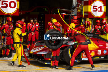 2024-06-12 - 51 PIER GUIDI Alessandro (ita), CALADO James (gbr), GIOVINAZZI Antonio (ita), Ferrari AF Corse, Ferrari 499P #51, Hypercar, FIA WEC, pit stop during the Wednesday Qualifying session of the 2024 24 Hours of Le Mans, 4th round of the 2024 FIA World Endurance Championship, on the Circuit des 24 Heures du Mans, on June 12, 2024 in Le Mans, France - 24 HEURES DU MANS 2024 - WEDNESDAY - QUALIFYING - ENDURANCE - MOTORS