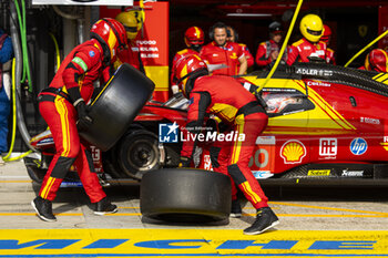 2024-06-12 - 50 FUOCO Antonio (ita), MOLINA Miguel (spa), NIELSEN Nicklas (dnk), Ferrari AF Corse, Ferrari 499P #50, Hypercar, FIA WEC, pit stop during the Wednesday Qualifying session of the 2024 24 Hours of Le Mans, 4th round of the 2024 FIA World Endurance Championship, on the Circuit des 24 Heures du Mans, on June 12, 2024 in Le Mans, France - 24 HEURES DU MANS 2024 - WEDNESDAY - QUALIFYING - ENDURANCE - MOTORS