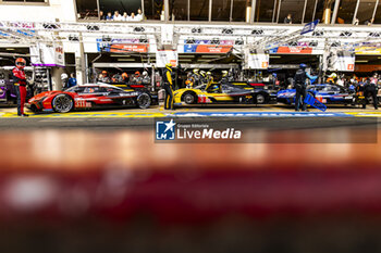 2024-06-12 - 311 DERANI Luis Felipe (bra), AITKEN Jack (gbr), DRUGOVICH Felipe (bra), Whelen Cadillac Racing, Cadillac V-Series.R #311, Hypercar, 03 BOURDAIS Sébastien (fra), VAN DER ZANDE Renger (ned), DIXON Scott (nzl), Cadillac Racing, Cadillac V-Series.R #03, Hypercar, 02 BAMBER Earl (nzl), LYNN Alex (gbr), PALOU Alex (spa), Cadillac Racing, Cadillac V-Series.R #02, Hypercar, FIA WEC, ambiance during the Wednesday Qualifying session of the 2024 24 Hours of Le Mans, 4th round of the 2024 FIA World Endurance Championship, on the Circuit des 24 Heures du Mans, on June 12, 2024 in Le Mans, France - 24 HEURES DU MANS 2024 - WEDNESDAY - QUALIFYING - ENDURANCE - MOTORS