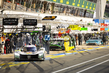 2024-06-12 - 93 VERGNE Jean-Eric (fra), JENSEN Mikkel (dnk), MULLER Nico (swi), Peugeot TotalEnergies, Peugeot 9x8 #93, Hypercar, FIA WEC, action during the Wednesday Qualifying session of the 2024 24 Hours of Le Mans, 4th round of the 2024 FIA World Endurance Championship, on the Circuit des 24 Heures du Mans, on June 12, 2024 in Le Mans, France - 24 HEURES DU MANS 2024 - WEDNESDAY - QUALIFYING - ENDURANCE - MOTORS