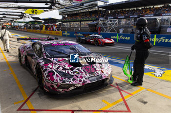 2024-06-12 - 85 BOVY Sarah (bel), FREY Rahel (swi), GATTING Michelle (dnk), Iron Dames, Lamborghini Huracan GT3 Evo2 #85, LM GT3, FIA WEC, ambiance during the Wednesday Qualifying session of the 2024 24 Hours of Le Mans, 4th round of the 2024 FIA World Endurance Championship, on the Circuit des 24 Heures du Mans, on June 12, 2024 in Le Mans, France - 24 HEURES DU MANS 2024 - WEDNESDAY - QUALIFYING - ENDURANCE - MOTORS