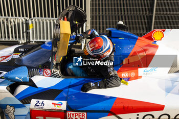 2024-06-12 - VANTHOOR Dries (bel), BMW M Team WRT, BMW Hybrid V8 #15, Hypercar, FIA WEC, portrait celebrating his fastest time during the Wednesday Qualifying session of the 2024 24 Hours of Le Mans, 4th round of the 2024 FIA World Endurance Championship, on the Circuit des 24 Heures du Mans, on June 12, 2024 in Le Mans, France - 24 HEURES DU MANS 2024 - WEDNESDAY - QUALIFYING - ENDURANCE - MOTORS