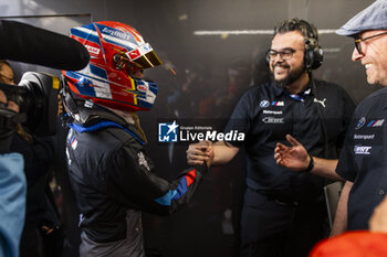 2024-06-12 - VANTHOOR Dries (bel), BMW M Team WRT, BMW Hybrid V8 #15, Hypercar, FIA WEC, portrait celebrating his fastest time during the Wednesday Qualifying session of the 2024 24 Hours of Le Mans, 4th round of the 2024 FIA World Endurance Championship, on the Circuit des 24 Heures du Mans, on June 12, 2024 in Le Mans, France - 24 HEURES DU MANS 2024 - WEDNESDAY - QUALIFYING - ENDURANCE - MOTORS