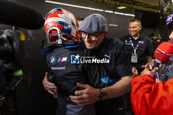 2024-06-12 - VANTHOOR Dries (bel), BMW M Team WRT, BMW Hybrid V8 #15, Hypercar, FIA WEC, portrait celebrating his fastest time, VOSSE Vincent, Team Principal of WRT, portrait during the Wednesday Qualifying session of the 2024 24 Hours of Le Mans, 4th round of the 2024 FIA World Endurance Championship, on the Circuit des 24 Heures du Mans, on June 12, 2024 in Le Mans, France - 24 HEURES DU MANS 2024 - WEDNESDAY - QUALIFYING - ENDURANCE - MOTORS