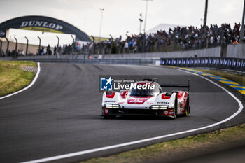 2024-06-12 - 05 CAMPBELL Matt (aus), CHRISTENSEN Michael (dnk), MAKOWIECKI Frédéric (fra), Porsche Penske Motorsport, Porsche 963 #05, Hypercar, FIA WEC, action during the Wednesday Qualifying session of the 2024 24 Hours of Le Mans, 4th round of the 2024 FIA World Endurance Championship, on the Circuit des 24 Heures du Mans, on June 12, 2024 in Le Mans, France - 24 HEURES DU MANS 2024 - WEDNESDAY - QUALIFYING - ENDURANCE - MOTORS