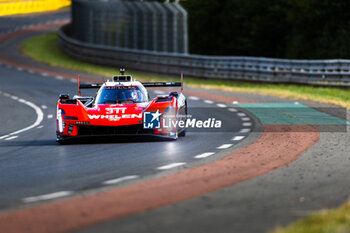 2024-06-12 - 311 DERANI Luis Felipe (bra), AITKEN Jack (gbr), DRUGOVICH Felipe (bra), Whelen Cadillac Racing, Cadillac V-Series.R #311, Hypercar, action during the Wednesday Qualifying session of the 2024 24 Hours of Le Mans, 4th round of the 2024 FIA World Endurance Championship, on the Circuit des 24 Heures du Mans, on June 12, 2024 in Le Mans, France - 24 HEURES DU MANS 2024 - WEDNESDAY - QUALIFYING - ENDURANCE - MOTORS