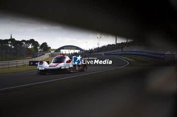 2024-06-12 - 05 CAMPBELL Matt (aus), CHRISTENSEN Michael (dnk), MAKOWIECKI Frédéric (fra), Porsche Penske Motorsport, Porsche 963 #05, Hypercar, FIA WEC, action during the Wednesday Qualifying session of the 2024 24 Hours of Le Mans, 4th round of the 2024 FIA World Endurance Championship, on the Circuit des 24 Heures du Mans, on June 12, 2024 in Le Mans, France - 24 HEURES DU MANS 2024 - WEDNESDAY - QUALIFYING - ENDURANCE - MOTORS