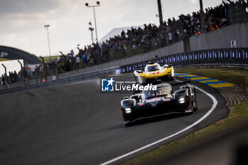 2024-06-12 - 08 BUEMI Sébastien (swi), HARTLEY Brendon (nzl), HIRAKAWA Ryo (jpn), Toyota Gazoo Racing, Toyota GR010 - Hybrid #08, Hypercar, FIA WEC, action during the Wednesday Qualifying session of the 2024 24 Hours of Le Mans, 4th round of the 2024 FIA World Endurance Championship, on the Circuit des 24 Heures du Mans, on June 12, 2024 in Le Mans, France - 24 HEURES DU MANS 2024 - WEDNESDAY - QUALIFYING - ENDURANCE - MOTORS