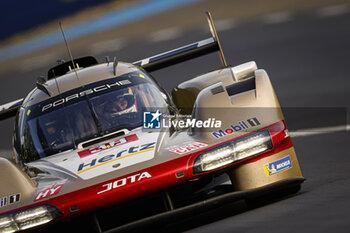 2024-06-12 - 38 RASMUSSEN Oliver (dnk), HANSON Philip (gbr), BUTTON Jenson (gbr), Hertz Team Jota, Porsche 963 #38, Hypercar, FIA WEC, action during the Wednesday Qualifying session of the 2024 24 Hours of Le Mans, 4th round of the 2024 FIA World Endurance Championship, on the Circuit des 24 Heures du Mans, on June 12, 2024 in Le Mans, France - 24 HEURES DU MANS 2024 - WEDNESDAY - QUALIFYING - ENDURANCE - MOTORS