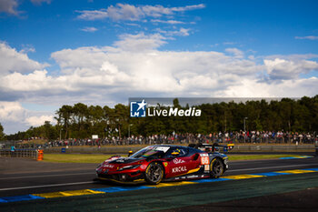 2024-06-12 - 66 PETROBELLI Giacomo (ita), TEN VOORDE Larry (nld), YOLUC Salih (tur), JMW Motorsport, Ferrari 296 LMGT3 #66, LM GT3, action during the Wednesday Qualifying session of the 2024 24 Hours of Le Mans, 4th round of the 2024 FIA World Endurance Championship, on the Circuit des 24 Heures du Mans, on June 12, 2024 in Le Mans, France - 24 HEURES DU MANS 2024 - WEDNESDAY - QUALIFYING - ENDURANCE - MOTORS