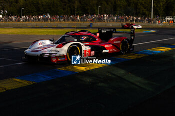 2024-06-12 - 05 CAMPBELL Matt (aus), CHRISTENSEN Michael (dnk), MAKOWIECKI Frédéric (fra), Porsche Penske Motorsport, Porsche 963 #05, Hypercar, FIA WEC, action during the Wednesday Qualifying session of the 2024 24 Hours of Le Mans, 4th round of the 2024 FIA World Endurance Championship, on the Circuit des 24 Heures du Mans, on June 12, 2024 in Le Mans, France - 24 HEURES DU MANS 2024 - WEDNESDAY - QUALIFYING - ENDURANCE - MOTORS