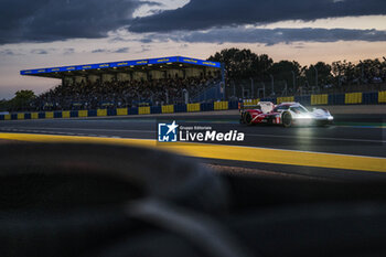 2024-06-12 - 06 ESTRE Kevin (fra), LOTTERER André (ger), VANTHOOR Laurens (bel), Porsche Penske Motorsport, Porsche 963 #06, Hypercar, FIA WEC, action during the Free Practice 2 of the 2024 24 Hours of Le Mans, 4th round of the 2024 FIA World Endurance Championship, on the Circuit des 24 Heures du Mans, on June 12, 2024 in Le Mans, France - 24 HEURES DU MANS 2024 - WEDNESDAY - FREE PRACTICE 2 - ENDURANCE - MOTORS