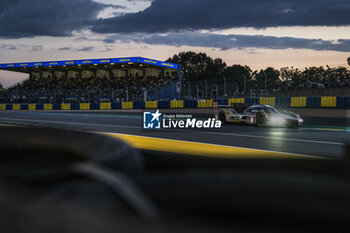 2024-06-12 - 38 RASMUSSEN Oliver (dnk), HANSON Philip (gbr), BUTTON Jenson (gbr), Hertz Team Jota, Porsche 963 #38, Hypercar, FIA WEC, action during the Free Practice 2 of the 2024 24 Hours of Le Mans, 4th round of the 2024 FIA World Endurance Championship, on the Circuit des 24 Heures du Mans, on June 12, 2024 in Le Mans, France - 24 HEURES DU MANS 2024 - WEDNESDAY - FREE PRACTICE 2 - ENDURANCE - MOTORS