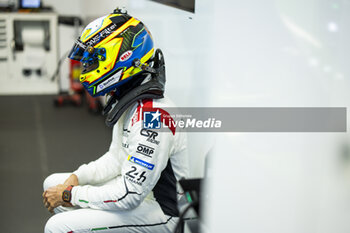 2024-06-12 - GROSJEAN Romain (fra), Lamborghini Iron Lynx, Lamborghini SC63 #19, Hypercar, portrait during the Free Practice 2 of the 2024 24 Hours of Le Mans, 4th round of the 2024 FIA World Endurance Championship, on the Circuit des 24 Heures du Mans, on June 12, 2024 in Le Mans, France - 24 HEURES DU MANS 2024 - WEDNESDAY - FREE PRACTICE 2 - ENDURANCE - MOTORS