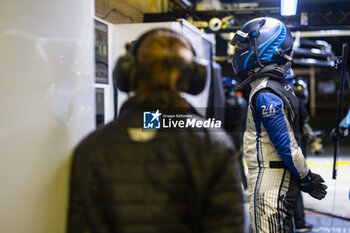 2024-06-12 - BAMBER Earl (nzl), Cadillac Racing, Cadillac V-Series.R #02, Hypercar, FIA WEC, portrait during the Free Practice 2 of the 2024 24 Hours of Le Mans, 4th round of the 2024 FIA World Endurance Championship, on the Circuit des 24 Heures du Mans, on June 12, 2024 in Le Mans, France - 24 HEURES DU MANS 2024 - WEDNESDAY - FREE PRACTICE 2 - ENDURANCE - MOTORS