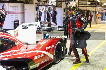 2024-06-12 - VANTHOOR Laurens (bel), Porsche Penske Motorsport, Porsche 963 #06, Hypercar, FIA WEC, portrait during the Free Practice 2 of the 2024 24 Hours of Le Mans, 4th round of the 2024 FIA World Endurance Championship, on the Circuit des 24 Heures du Mans, on June 12, 2024 in Le Mans, France - 24 HEURES DU MANS 2024 - WEDNESDAY - FREE PRACTICE 2 - ENDURANCE - MOTORS