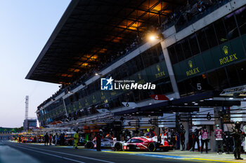 2024-06-12 - 06 ESTRE Kevin (fra), LOTTERER André (ger), VANTHOOR Laurens (bel), Porsche Penske Motorsport, Porsche 963 #06, Hypercar, FIA WEC, action during the Free Practice 2 of the 2024 24 Hours of Le Mans, 4th round of the 2024 FIA World Endurance Championship, on the Circuit des 24 Heures du Mans, on June 12, 2024 in Le Mans, France - 24 HEURES DU MANS 2024 - WEDNESDAY - FREE PRACTICE 2 - ENDURANCE - MOTORS