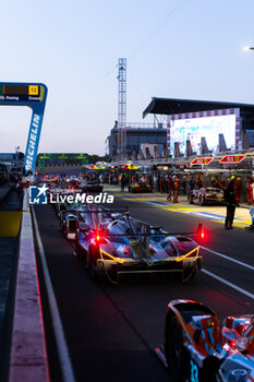 2024-06-12 - 35 MILESI Charles (fra), HABSBURG-Lothringen Ferdinand (aut), CHATIN Paul-Loup (fra), Alpine Endurance Team #35, Alpine A424, Hypercar, FIA WEC, action ambiance during the Free Practice 2 of the 2024 24 Hours of Le Mans, 4th round of the 2024 FIA World Endurance Championship, on the Circuit des 24 Heures du Mans, on June 12, 2024 in Le Mans, France - 24 HEURES DU MANS 2024 - WEDNESDAY - FREE PRACTICE 2 - ENDURANCE - MOTORS