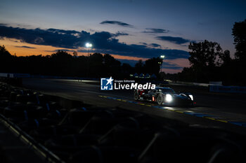 2024-06-12 - 08 BUEMI Sébastien (swi), HARTLEY Brendon (nzl), HIRAKAWA Ryo (jpn), Toyota Gazoo Racing, Toyota GR010 - Hybrid #08, Hypercar, FIA WEC, action during the Free Practice 2 of the 2024 24 Hours of Le Mans, 4th round of the 2024 FIA World Endurance Championship, on the Circuit des 24 Heures du Mans, on June 12, 2024 in Le Mans, France - 24 HEURES DU MANS 2024 - WEDNESDAY - FREE PRACTICE 2 - ENDURANCE - MOTORS