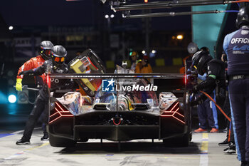 2024-06-12 - 20 VAN DER LINDE Sheldon (zaf), FRIJNS Robin (nld), RAST René (ger), BMW M Team WRT, BMW Hybrid V8 #20, Hypercar, FIA WEC, pitstop, arrêt aux stands during the Free Practice 2 of the 2024 24 Hours of Le Mans, 4th round of the 2024 FIA World Endurance Championship, on the Circuit des 24 Heures du Mans, on June 12, 2024 in Le Mans, France - 24 HEURES DU MANS 2024 - WEDNESDAY - FREE PRACTICE 2 - ENDURANCE - MOTORS