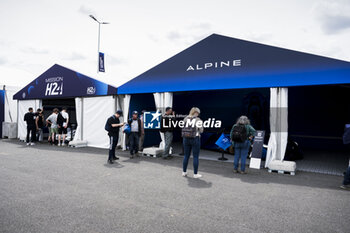 2024-06-13 - Fan village, fans, supporters, public, spectators, fan zone during the 2024 24 Hours of Le Mans, 4th round of the 2024 FIA World Endurance Championship, on the Circuit des 24 Heures du Mans, on June 13, 2024 in Le Mans, France - 24 HEURES DU MANS 2024 - THURSDAY - ENDURANCE - MOTORS