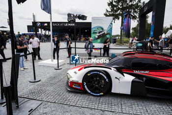 2024-06-13 - Fan village, fans, supporters, public, spectators, fan zone during the 2024 24 Hours of Le Mans, 4th round of the 2024 FIA World Endurance Championship, on the Circuit des 24 Heures du Mans, on June 13, 2024 in Le Mans, France - 24 HEURES DU MANS 2024 - THURSDAY - ENDURANCE - MOTORS