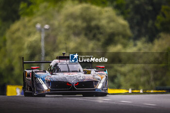 2024-06-13 - 20 VAN DER LINDE Sheldon (zaf), FRIJNS Robin (nld), RAST René (ger), BMW M Team WRT, BMW Hybrid V8 #20, Hypercar, FIA WEC, action during the 2024 24 Hours of Le Mans, 4th round of the 2024 FIA World Endurance Championship, on the Circuit des 24 Heures du Mans, on June 13, 2024 in Le Mans, France - 24 HEURES DU MANS 2024 - THURSDAY - ENDURANCE - MOTORS