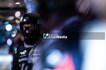 2024-06-13 - Peugeot TotalEnergies, mecaniciens, mechanics during the 2024 24 Hours of Le Mans, 4th round of the 2024 FIA World Endurance Championship, on the Circuit des 24 Heures du Mans, on June 13, 2024 in Le Mans, France - 24 HEURES DU MANS 2024 - THURSDAY - ENDURANCE - MOTORS