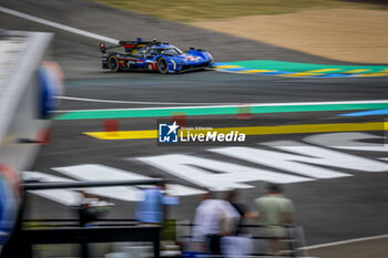 2024-06-13 - 02 BAMBER Earl (nzl), LYNN Alex (gbr), PALOU Alex (spa), Cadillac Racing, Cadillac V-Series.R #02, Hypercar, FIA WEC, action during the 2024 24 Hours of Le Mans, 4th round of the 2024 FIA World Endurance Championship, on the Circuit des 24 Heures du Mans, on June 13, 2024 in Le Mans, France - 24 HEURES DU MANS 2024 - THURSDAY - ENDURANCE - MOTORS