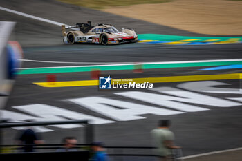 2024-06-13 - 38 RASMUSSEN Oliver (dnk), HANSON Philip (gbr), BUTTON Jenson (gbr), Hertz Team Jota, Porsche 963 #38, Hypercar, FIA WEC, action during the 2024 24 Hours of Le Mans, 4th round of the 2024 FIA World Endurance Championship, on the Circuit des 24 Heures du Mans, on June 13, 2024 in Le Mans, France - 24 HEURES DU MANS 2024 - THURSDAY - ENDURANCE - MOTORS