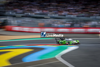 2024-06-13 - 19 GROSJEAN Romain (fra), CALDARELLI Andrea (ita), CAIROLI Matteo (ita), Lamborghini Iron Lynx, Lamborghini SC63 #19, Hypercar, action during the 2024 24 Hours of Le Mans, 4th round of the 2024 FIA World Endurance Championship, on the Circuit des 24 Heures du Mans, on June 13, 2024 in Le Mans, France - 24 HEURES DU MANS 2024 - THURSDAY - ENDURANCE - MOTORS