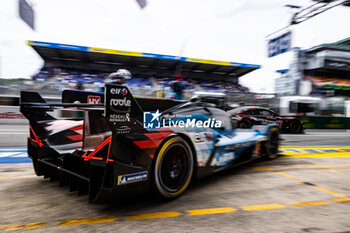 2024-06-13 - 36 VAXIVIERE Matthieu (fra), SCHUMACHER Mick (ger), LAPIERRE Nicolas (fra), Alpine Endurance Team, Alpine A424 #36, Hypercar, FIA WEC, action pitlane, during the 2024 24 Hours of Le Mans, 4th round of the 2024 FIA World Endurance Championship, on the Circuit des 24 Heures du Mans, on June 13, 2024 in Le Mans, France - 24 HEURES DU MANS 2024 - THURSDAY - ENDURANCE - MOTORS