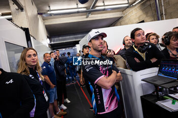 2024-06-13 - GASLY Pierre (fra), Alpine F1 Team A524, portrait FLOERSCH Sophia during the 2024 24 Hours of Le Mans, 4th round of the 2024 FIA World Endurance Championship, on the Circuit des 24 Heures du Mans, on June 13, 2024 in Le Mans, France - 24 HEURES DU MANS 2024 - THURSDAY - ENDURANCE - MOTORS