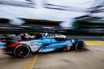 2024-06-13 - 35 MILESI Charles (fra), HABSBURG-Lothringen Ferdinand (aut), CHATIN Paul-Loup (fra), Alpine Endurance Team #35, Alpine A424, Hypercar, FIA WEC, action pitlane, during the 2024 24 Hours of Le Mans, 4th round of the 2024 FIA World Endurance Championship, on the Circuit des 24 Heures du Mans, on June 13, 2024 in Le Mans, France - 24 HEURES DU MANS 2024 - THURSDAY - ENDURANCE - MOTORS