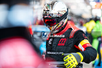 2024-06-13 - Team Motopark Mechanic - during the Road to Le Mans 2024, 3rd round of the 2024 Michelin Le Mans Cup, on the Circuit des 24 Heures du Mans, from June 12 to 15, 2024 in Le Mans, France - AUTO - ROAD TO LE MANS 2024 - ENDURANCE - MOTORS