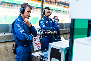 2024-06-13 - R-Ace GP Mechanic during the Road to Le Mans 2024, 3rd round of the 2024 Michelin Le Mans Cup, on the Circuit des 24 Heures du Mans, from June 12 to 15, 2024 in Le Mans, France - AUTO - ROAD TO LE MANS 2024 - ENDURANCE - MOTORS