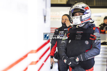 2024-06-13 - CAMPBELL Matt (aus), Porsche Penske Motorsport, Porsche 963 #05, Hypercar, FIA WEC, portrait during the Free Practice 3 of the 2024 24 Hours of Le Mans, 4th round of the 2024 FIA World Endurance Championship, on the Circuit des 24 Heures du Mans, on June 13, 2024 in Le Mans, France - 24 HEURES DU MANS 2024 - THURSDAY - FREE PRACTICE 3 - ENDURANCE - MOTORS